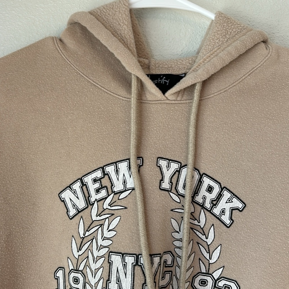 Justify Tan Graphic Cropped Hoodie Kids Size Small - Picture 9 of 10